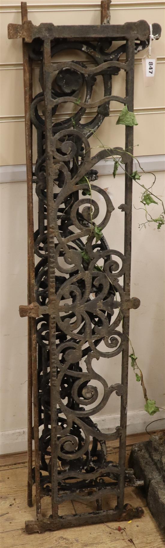 Three cast iron railing tops 110 x 30cm